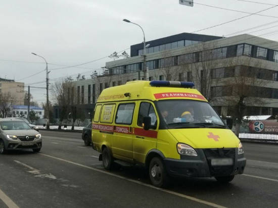 В Волгограде 71-летняя пациентка пострадала при торможении машины скорой