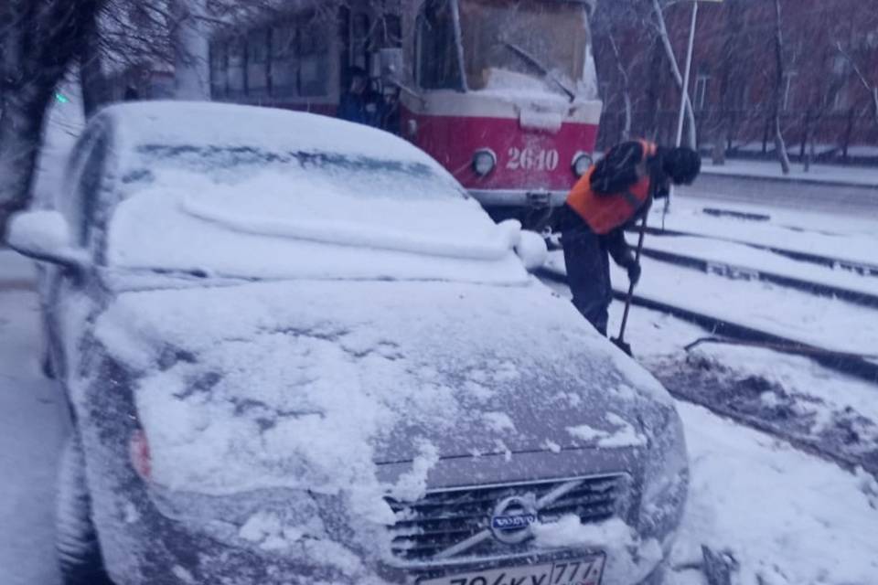 В Волгограде ночью повредили 4 метра трамвайных путей