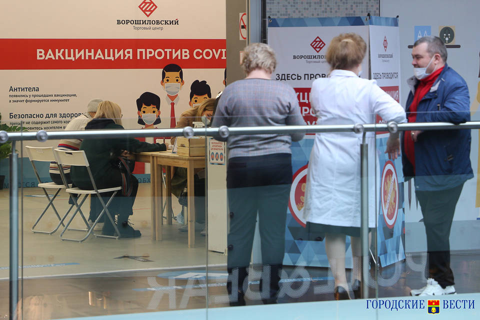 Стали известны графики работы прививочных пунктов в торговых центрах Волгограда