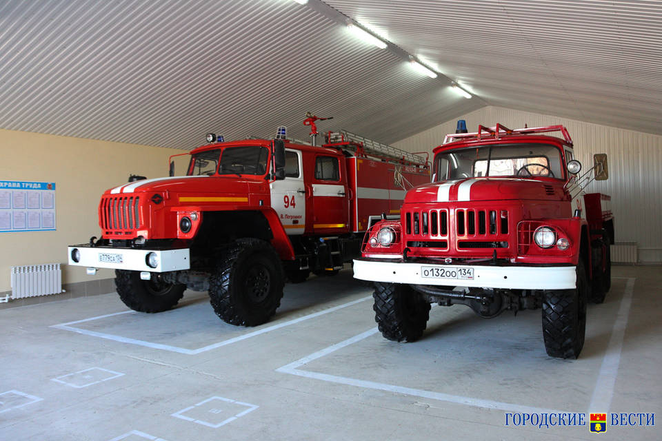17 новых пожарных машин получили 15 районов Волгоградской области