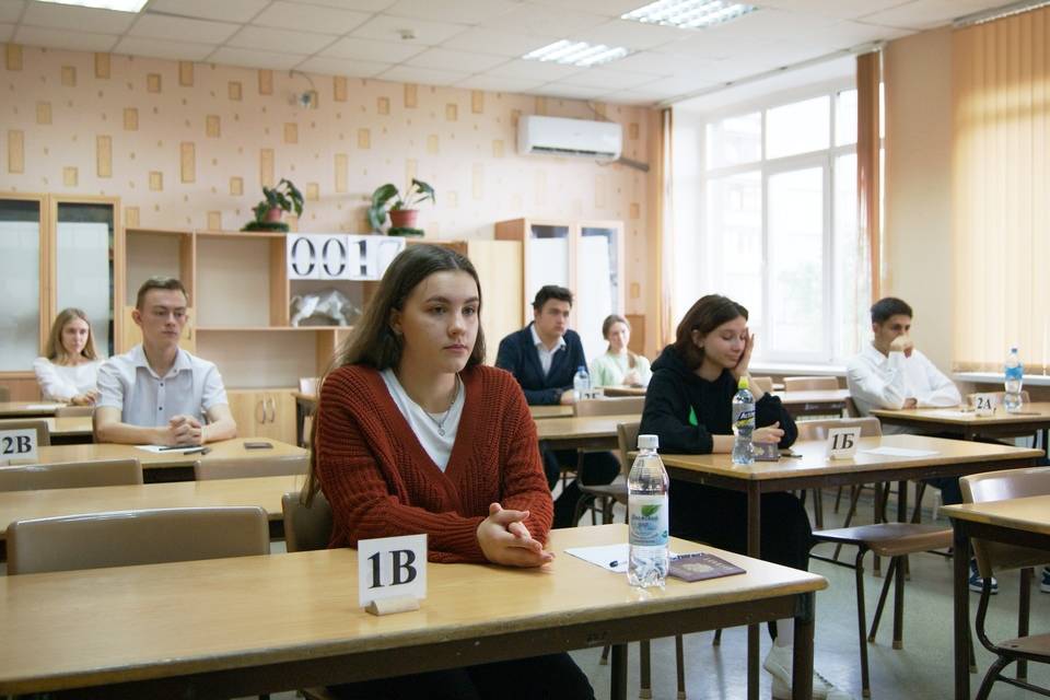 9,6 тысячи волгоградских выпускников сдают ЕГЭ по русскому языку