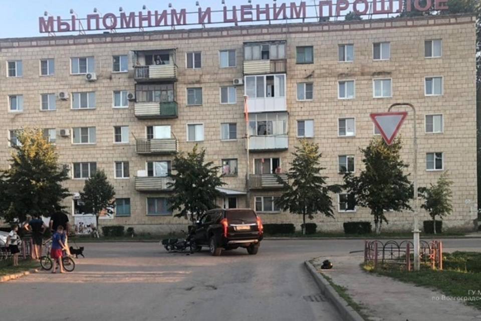 Под Волгоградом внедорожник протаранил мопед с 14-летним подростком за рулём