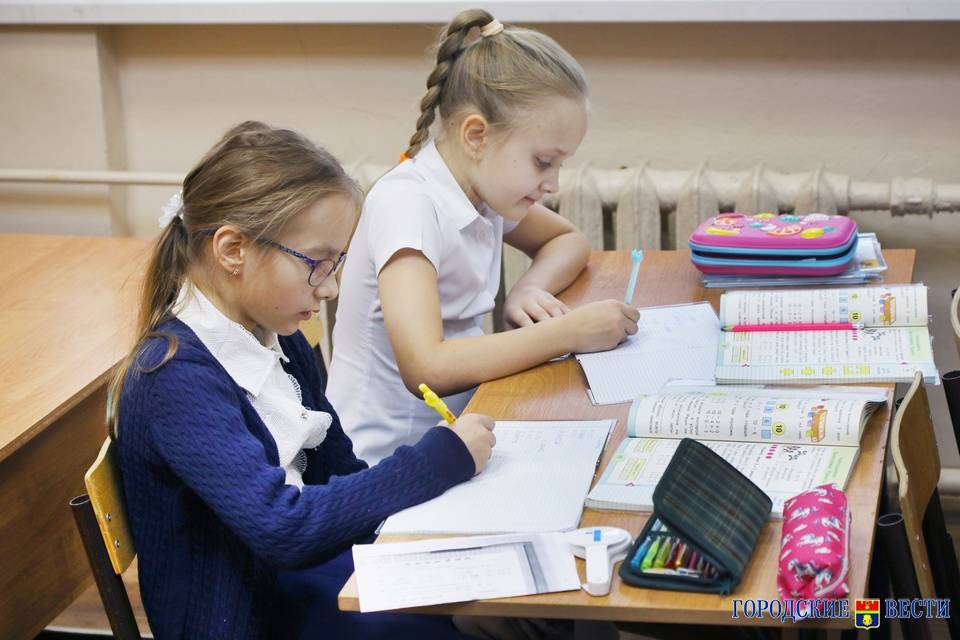 В Волгограде родители школьников с 15 июля смогут подать заявление на путинские 10 тысяч