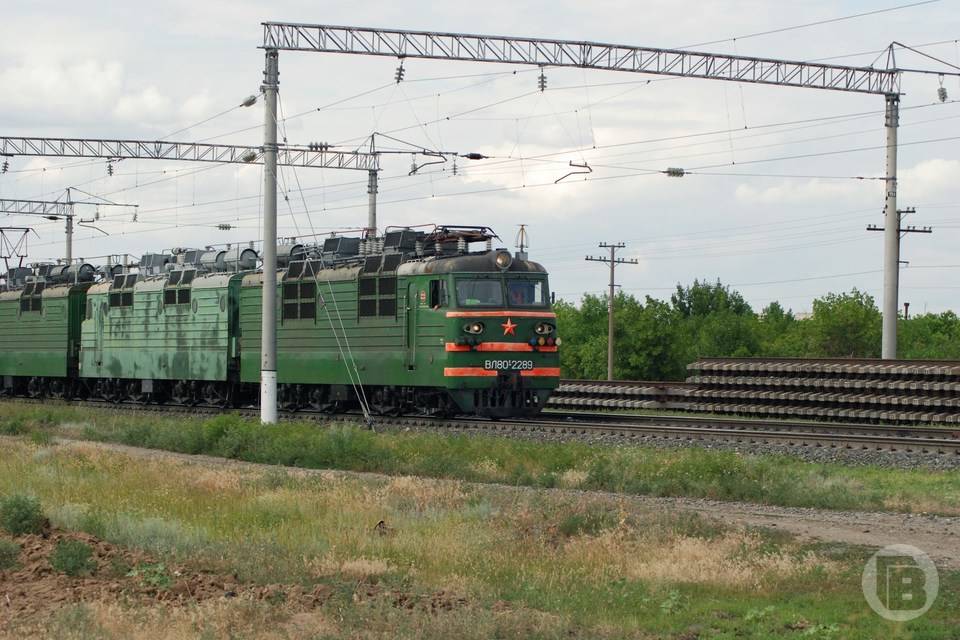 ДТП с легковушкой блокировало движение поездов в Волгоградской области