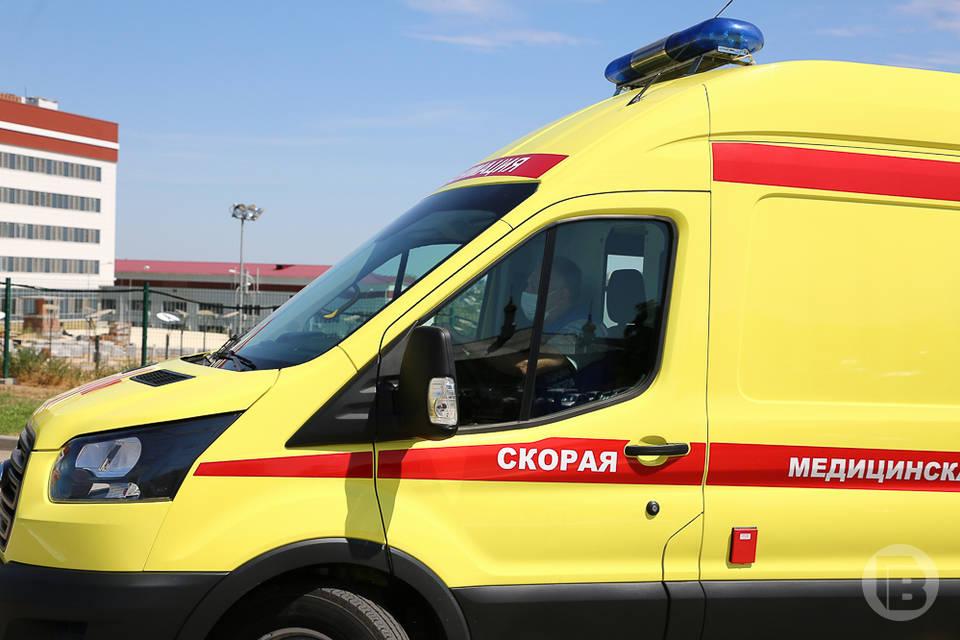 Из-за столкновения двух машин в Волгограде пострадал пешеход