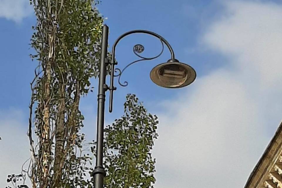 Улицу Дзержинского в Волгограде украсили 12 фонарей «под старину»