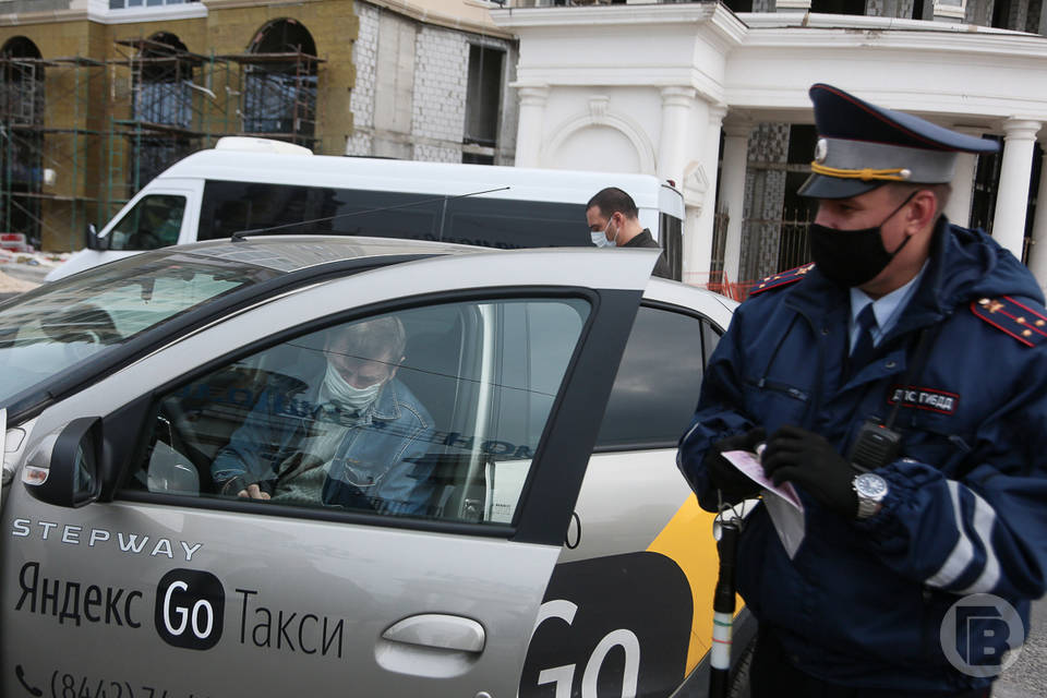 Волгоградских таксистов обязали установить оранжевый фонарь на крыше
