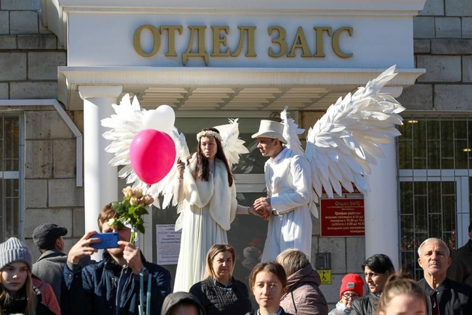 Волгоградские депутаты хотят поощрять рублем долгие и крепкие браки