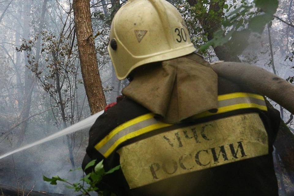 В Волгограде обгорел принадлежащий банку трехэтажный коттедж