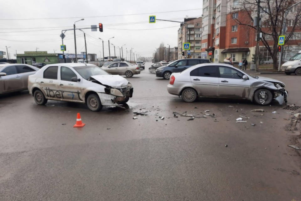 Под Волгоградом пассажир такси получил травмы
