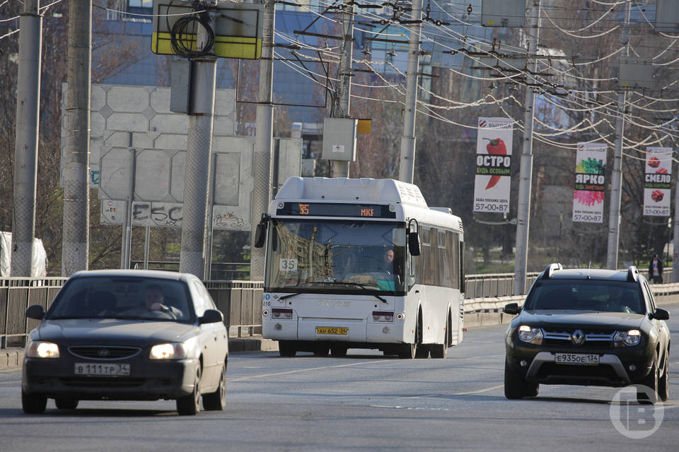 В Волгограде вспыхнул пустой автобус