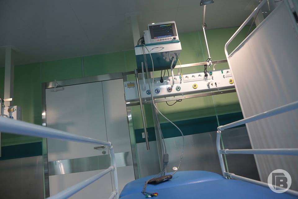В Волгограде пациент психбольницы выпал со второго этажа