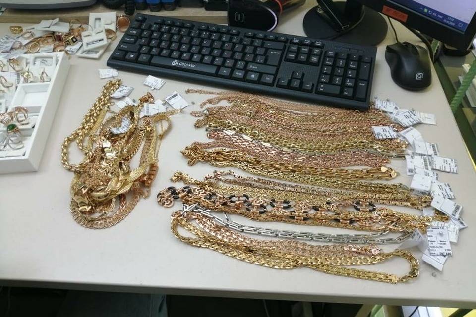 В Волгограде предприниматель 13 лет торговал золотом без клейма