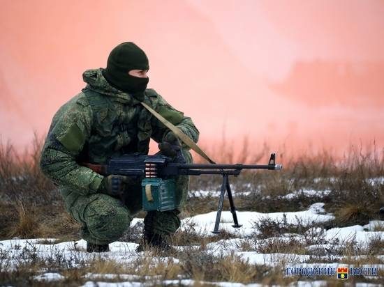 Свыше 500 десантников приняли участие в военных учениях в Волгоградской области