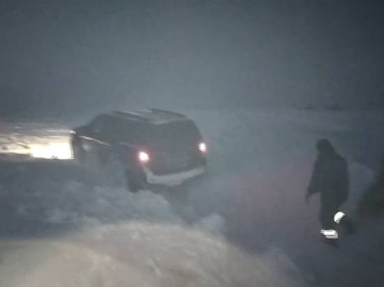 Под Волгоградом из снежного плена спасли автомобилиста
