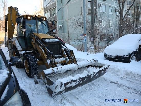 В Волгограде дорожные службы приступили к расчистке внутриквартальных улиц