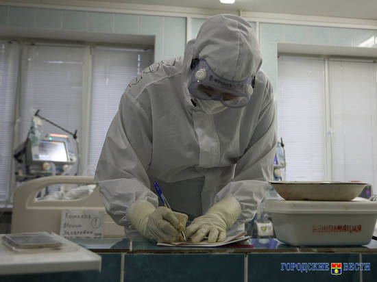 В Волгоградской области 14 подростков заразились коронавирусом