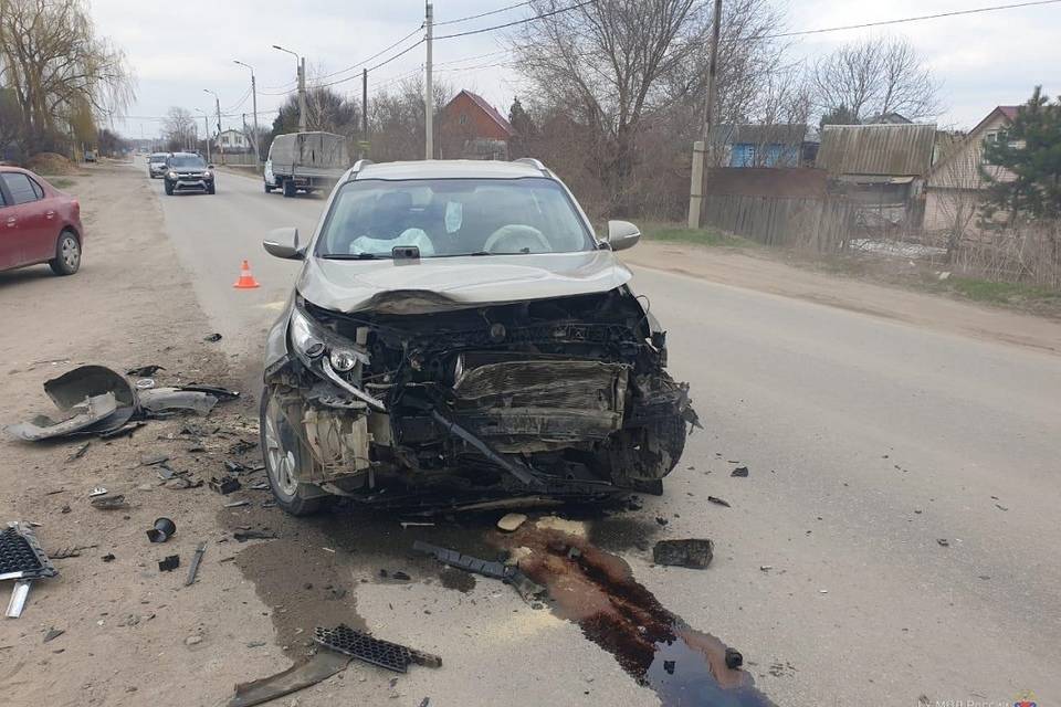 Под Волгоградом водитель иномарки устроил ДТП, пострадали две женщины