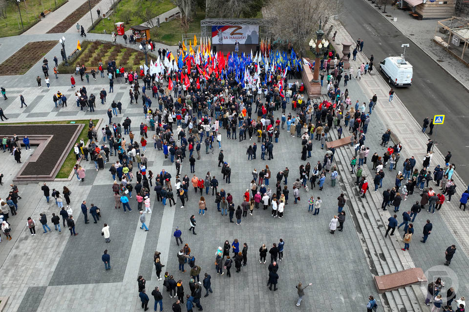 Волгоградцы митингом поддержали спецоперацию на Украине