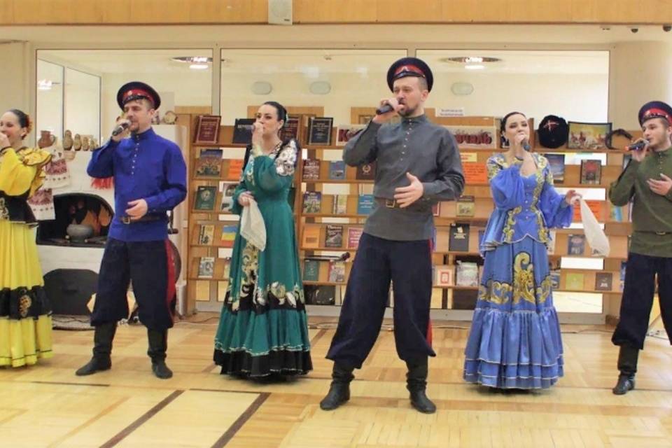В Волгограде в библиотеке им. Горького казаки исполнят лезгинку с шашкой