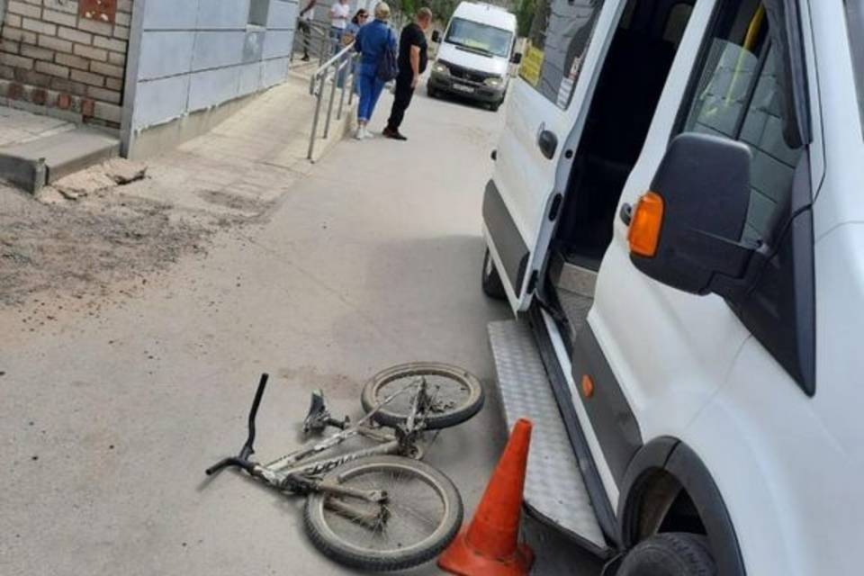 В Волгоградской области три велосипедиста едва не погибли на автодорогах