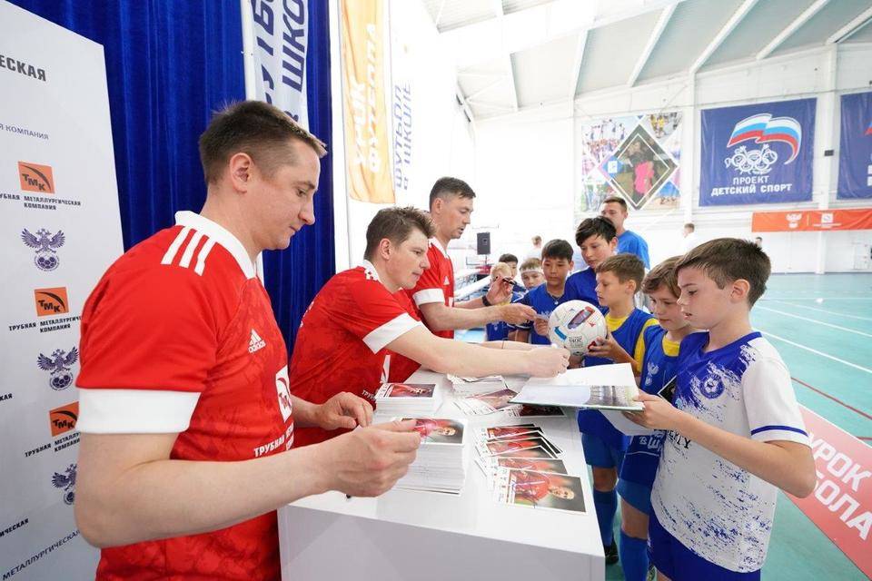 ТМК поддержала фестиваль футбола в Волжском с участием звезд РФС
