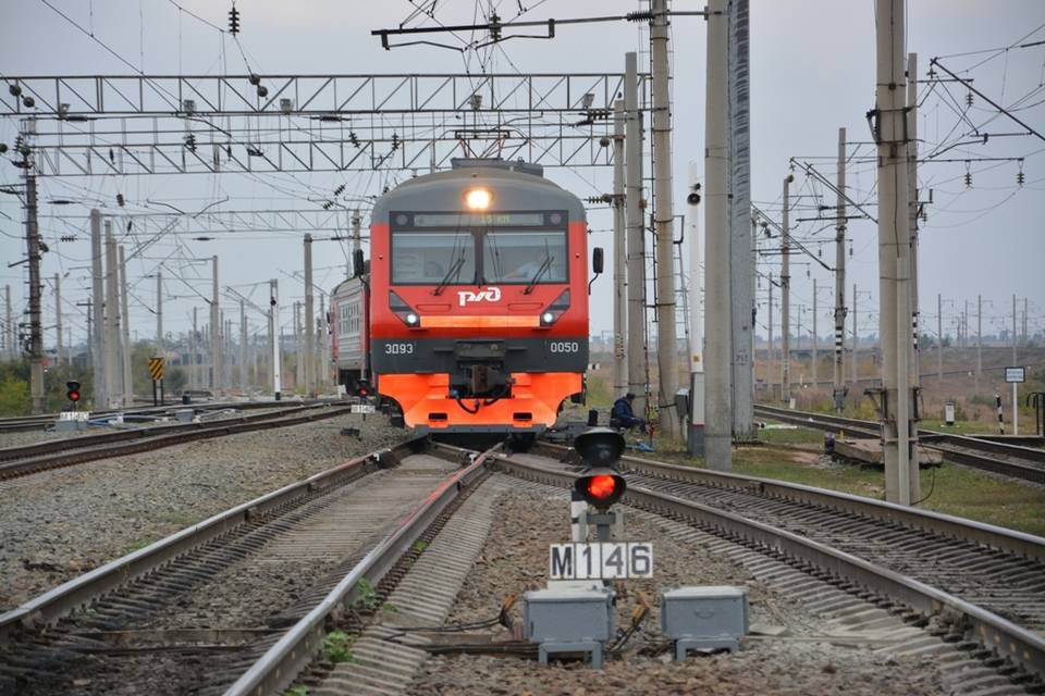 Пригородные поезда в Волгоградской области будут курсировать по расписанию выходного дня 13 июня