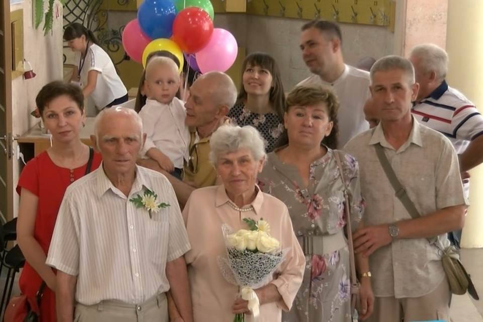 В Волгограде семейная чета Семиряжко отметила бриллиантовую свадьбу