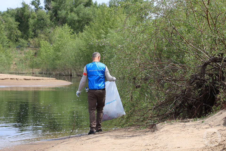 «Текло напрямую»: реку в Волгоградской области коммунальщики загадили нечистотами