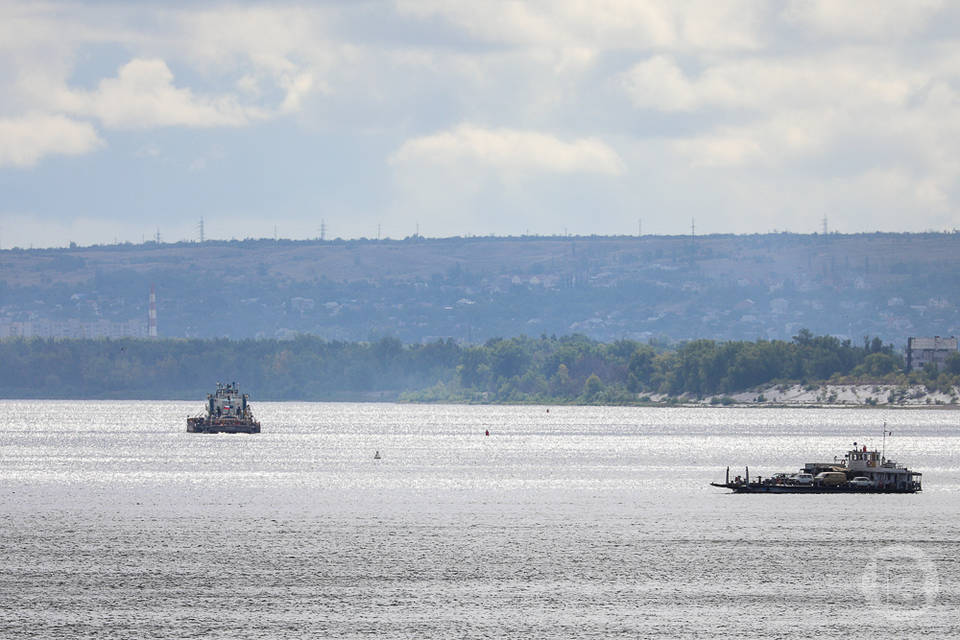 В Волгограде расследуют дело о гигантских нефтяных пятнах на Волге