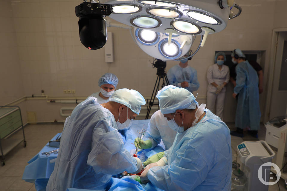Волгоградские врачи удалили 63-летней пациентке большую опухоль головного мозга