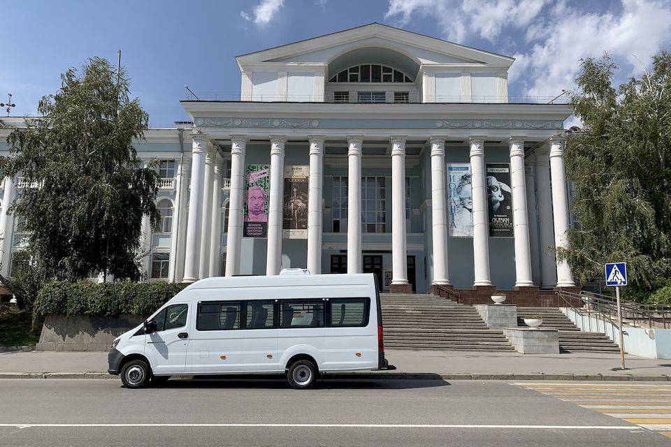 В театрах Волгоградской области обновляют автопарк