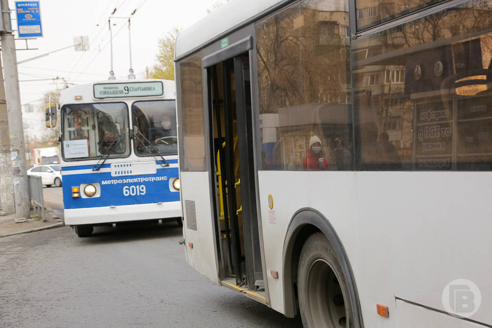 В Волгограде на сутки арестовали дебошира, ругающегося матом в троллейбусе