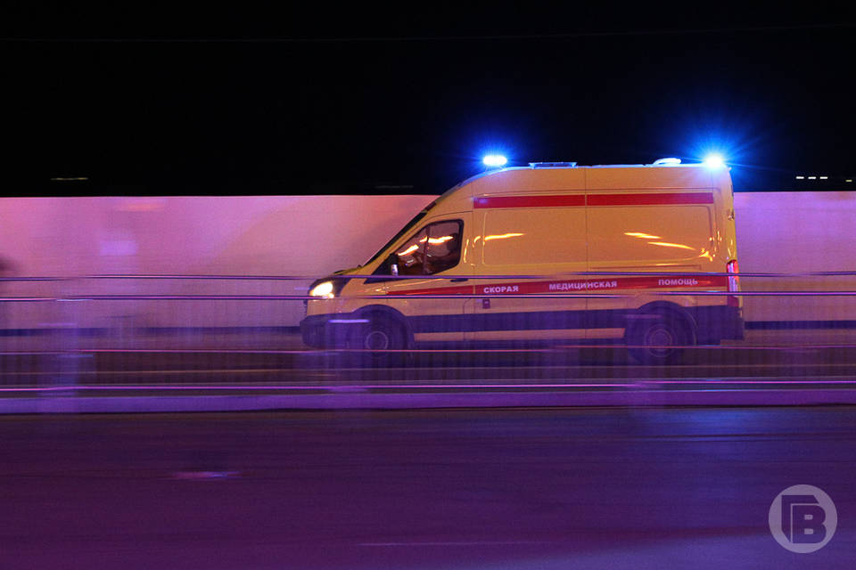 На трассе под Волгоградом в лобовом ДТП с BMW и Hyundai пострадала женщина