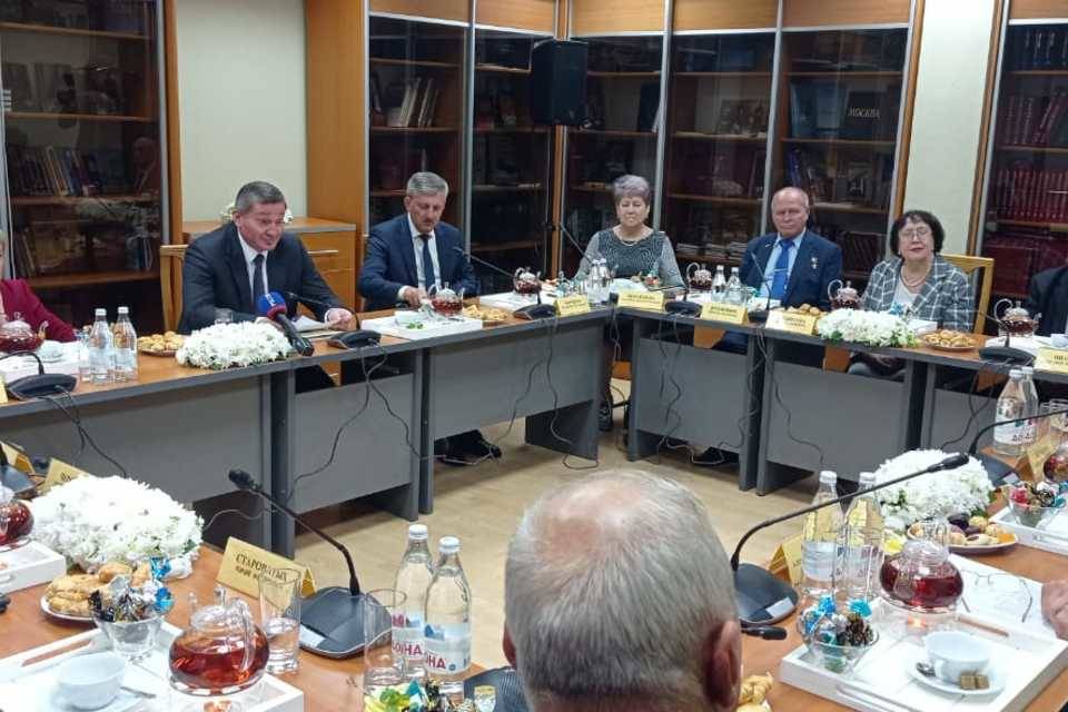 Губернатор Андрей Бочаров в Волгограде встретился с ветеранским активом