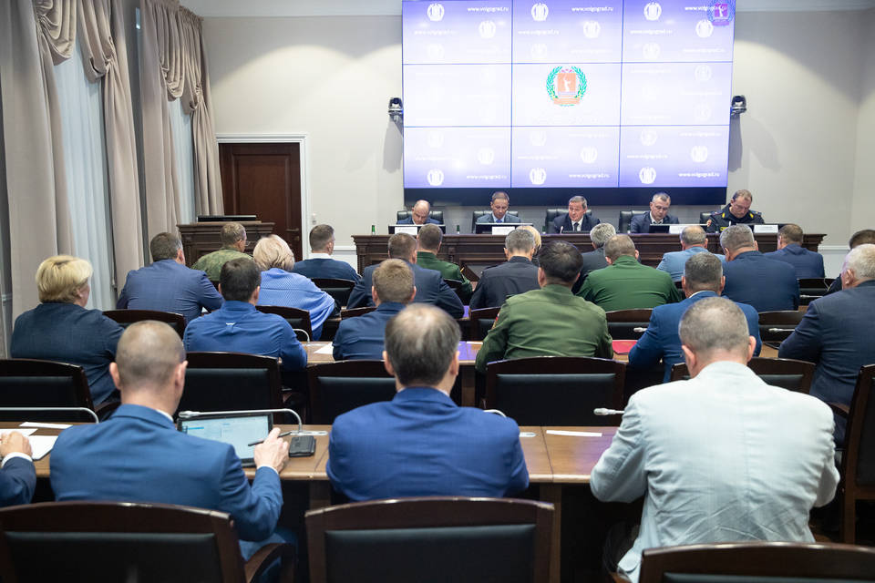 Губернатор Андрей Бочаров провел заседание призывной комиссии по частичной мобилизации