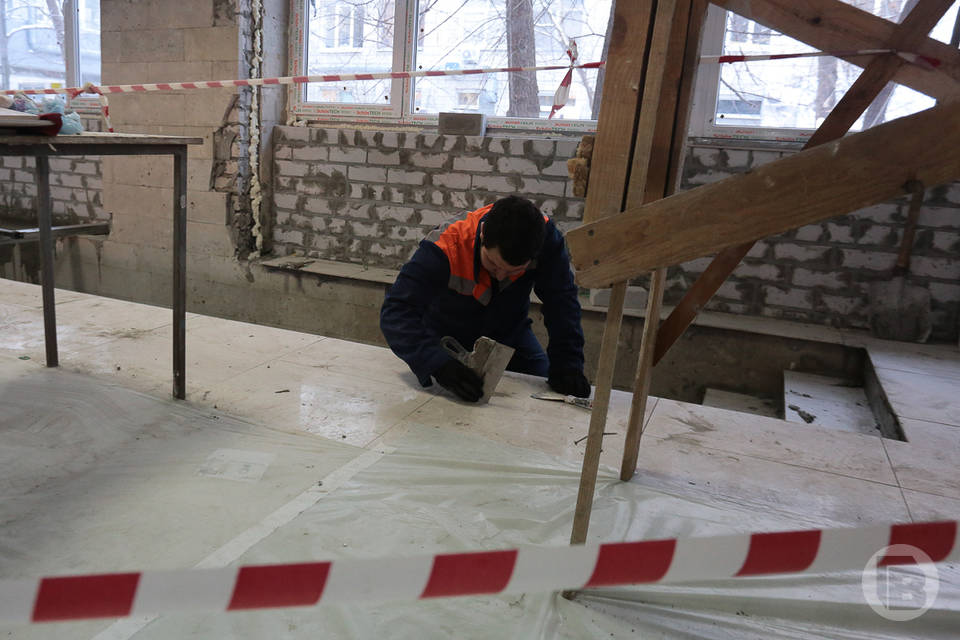 В Волгограде в ходе ремонта поликлиники № 30 травмпункт перенесут с 7 этажа на первый