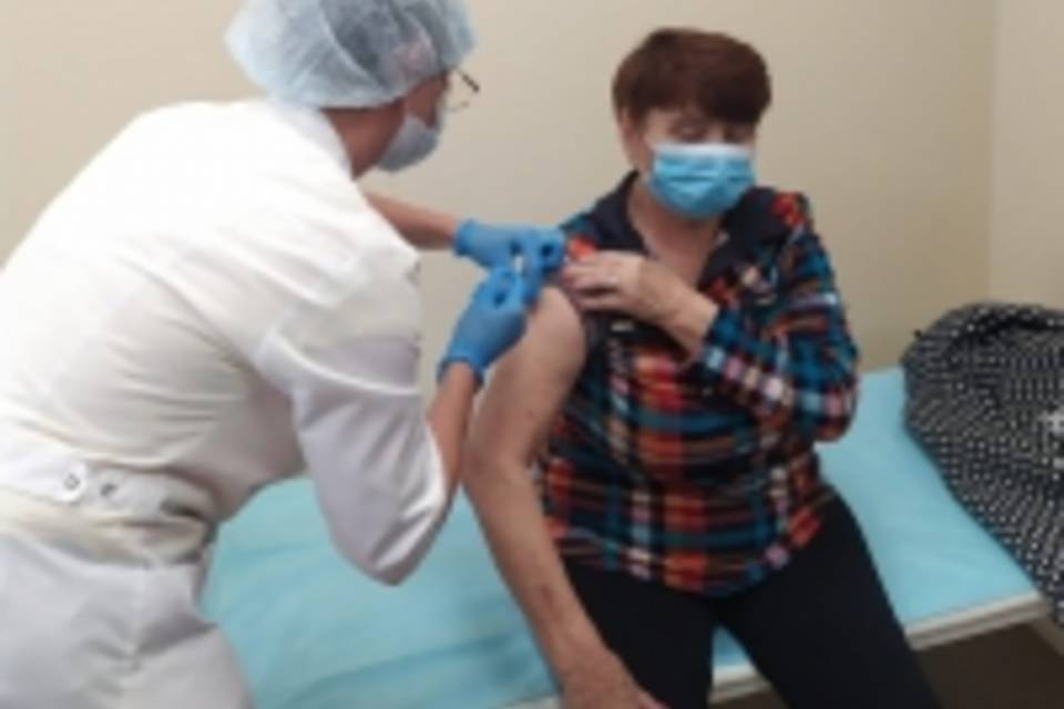 1,820 тысяч жителей Волгоградской области вакцинировались от COVID-19
