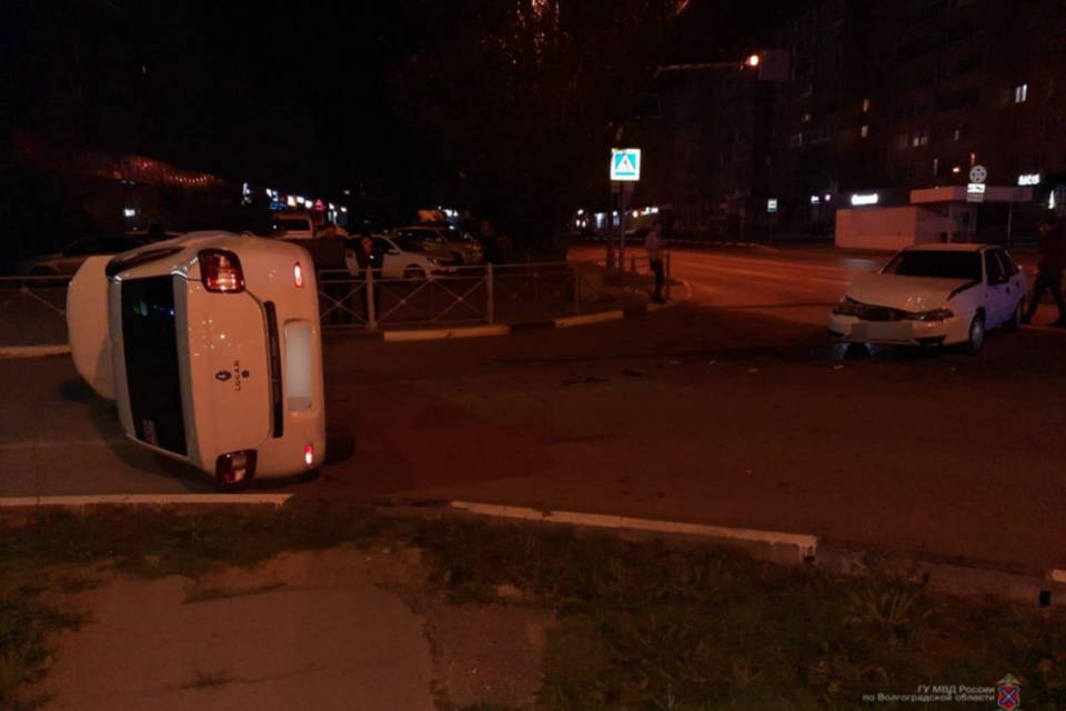 Двое детей и молодая женщина пострадали в ДТП под Волгоградом
