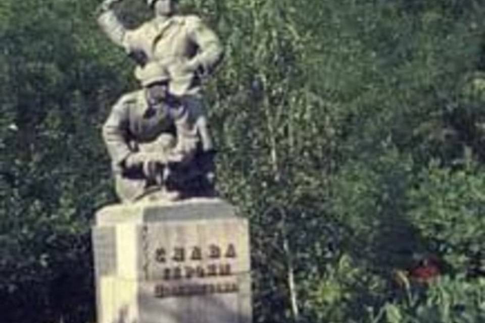 На дачах Волгограда ищут пропавший в 90-е памятник героям войны
