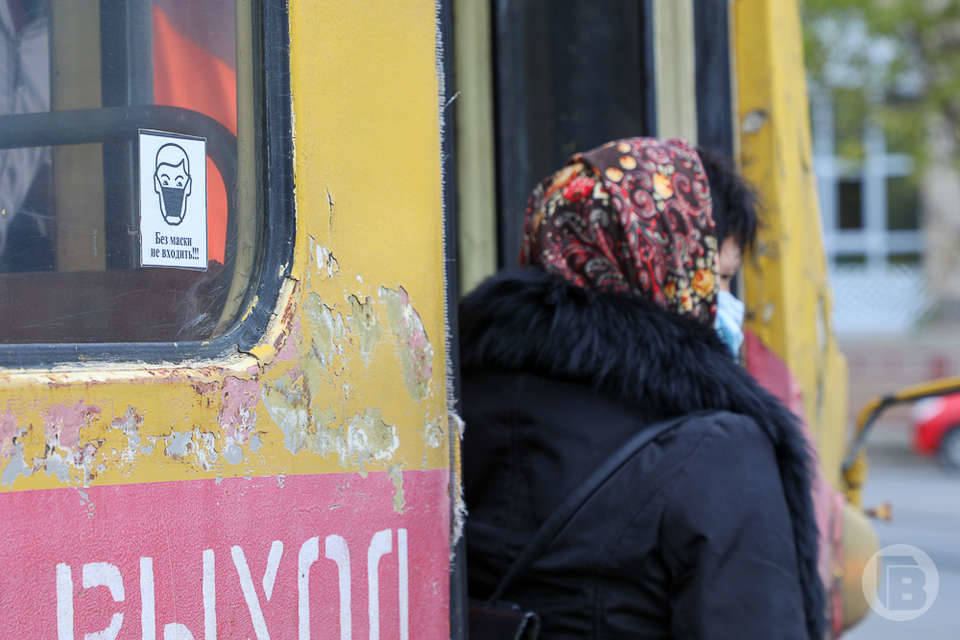 В Волгограде осудили изрезавшую пассажира трамвайную хамку