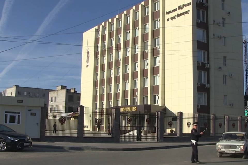 Ушедшего искать взрослую жизнь 15-летнего подростка вернули домой полицейские Волгограда