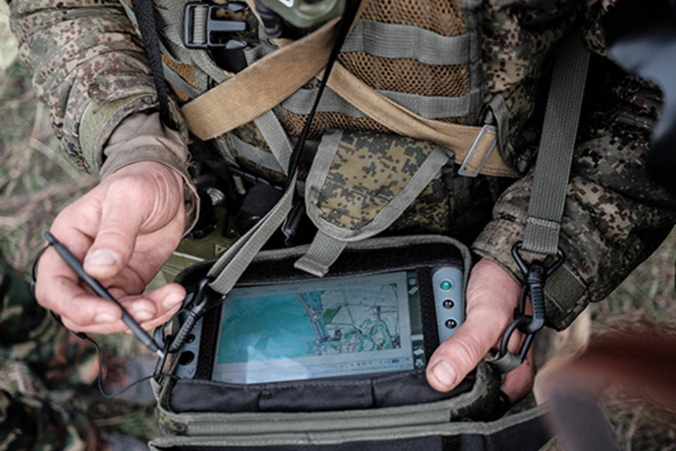 Мобилизованные волгоградцы осваивают приборы «Грот-М» и GPS-навигации