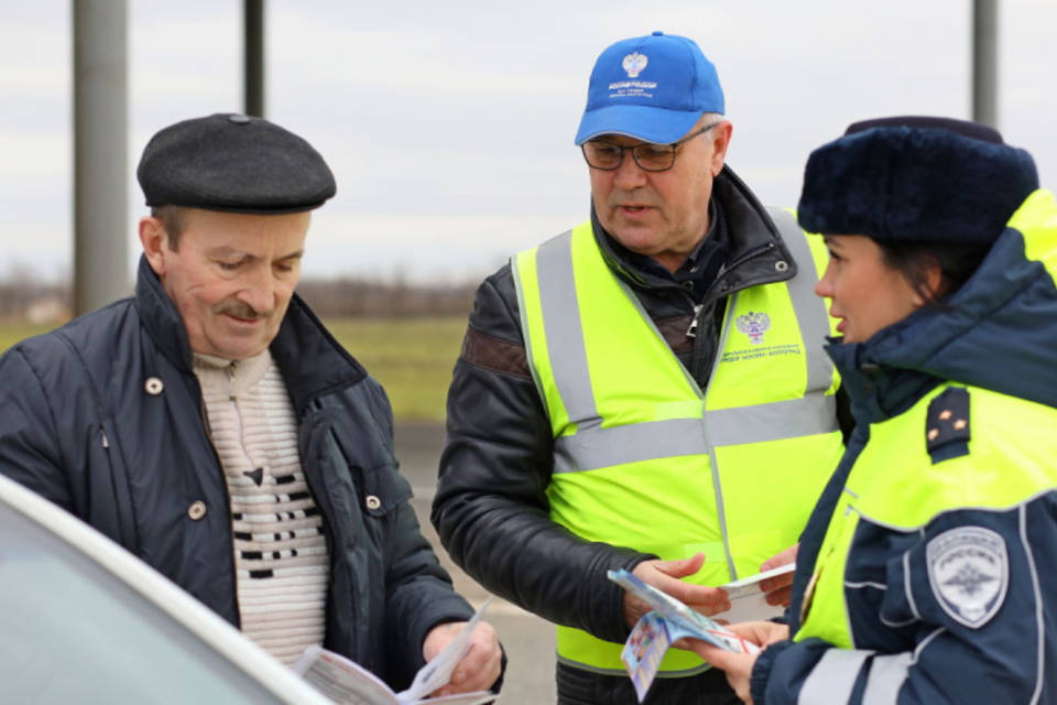 ГАИ просит жителей Волгоградской области быть аккуратнее на дорогах из-за погоды