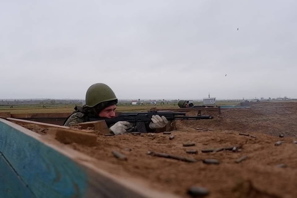 Мобилизованные в Волгоградской области отрабатывают навыки тактической стрельбы