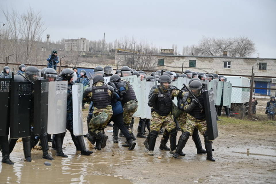 В  Волгоградской области двое «осужденных» напали на инспектора