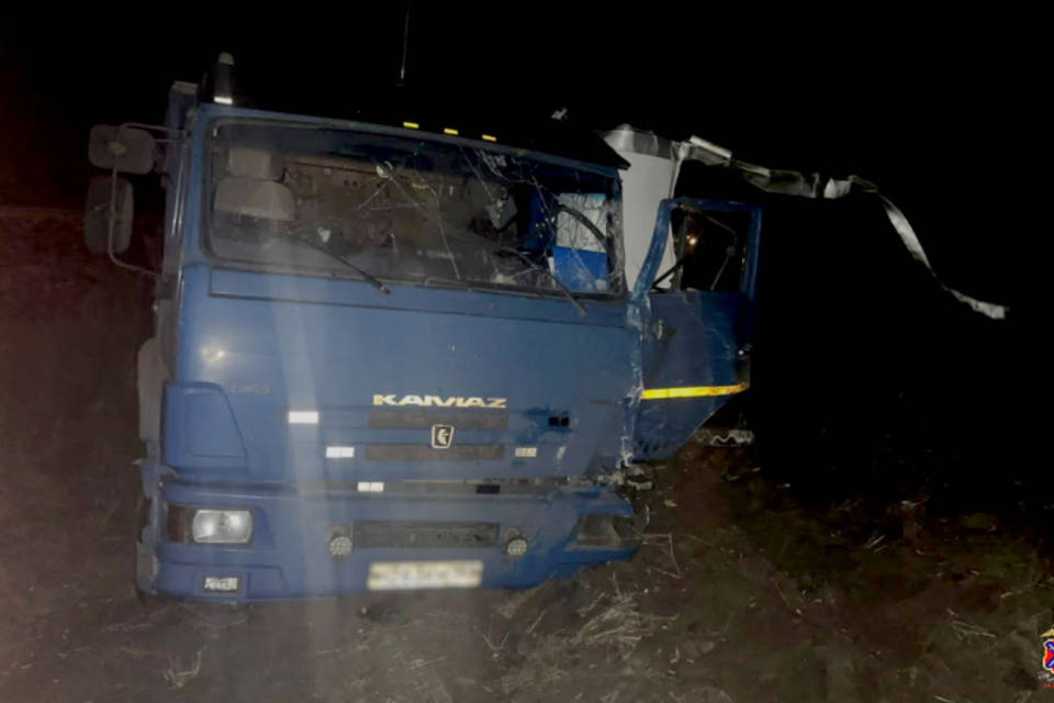 В лобовом столкновении с КАМАЗом под Волгоградом погиб водитель фургона
