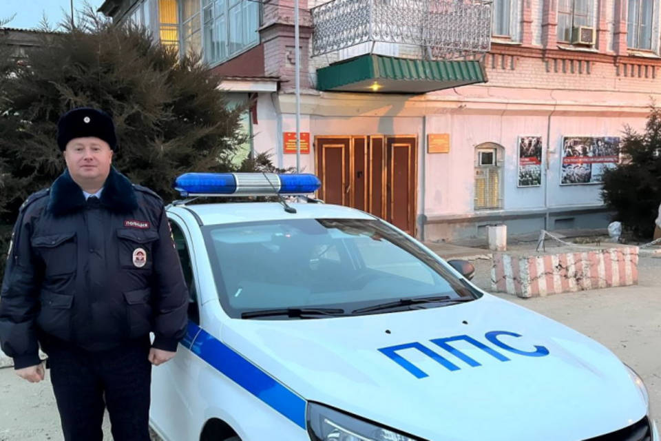 Полицейский в Волгоградской области спас пенсионера от мошенников