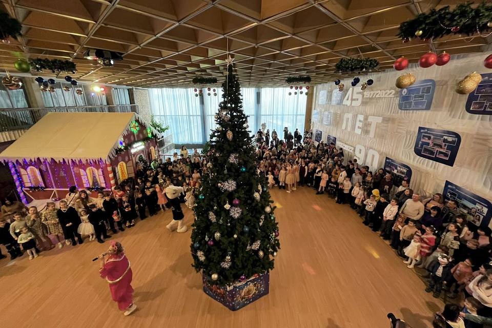 Новогоднюю елку для детей мобилизованных граждан провели на юге Волгограда