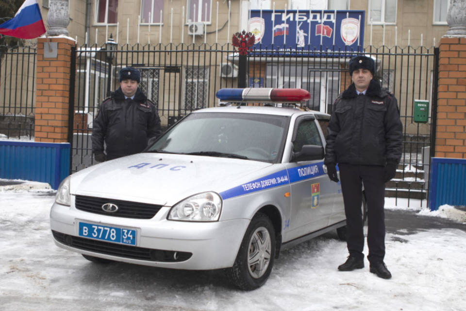 В Волгограде полицейские помогли внезапно начавшей рожать женщине